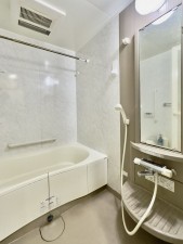 出雲市西新町、マンションの風呂画像です