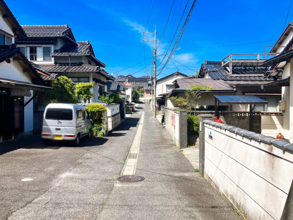 松江市上乃木、土地の前面道路を含む現地写真画像です