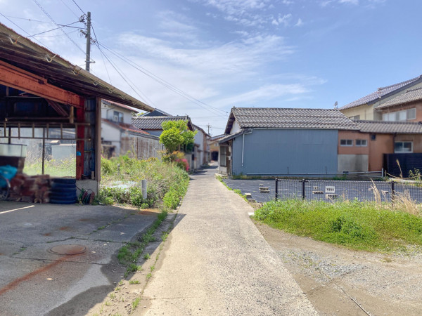 出雲市斐川町直江、土地の前面道路を含む現地写真画像です