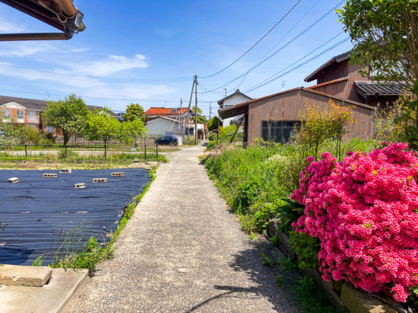 出雲市斐川町直江、土地の前面道路を含む現地写真画像です