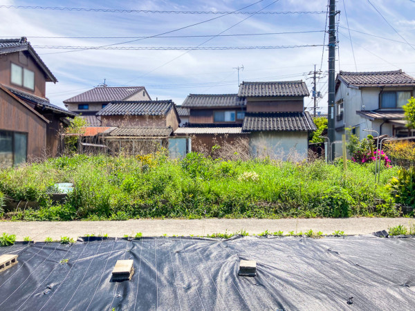 出雲市斐川町直江、土地の前面道路を含む現地写真画像です