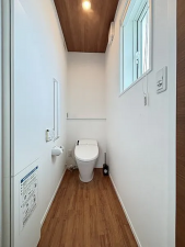 米子市西福原、中古一戸建てのトイレ画像です