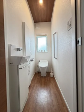 米子市西福原、中古一戸建てのトイレ画像です