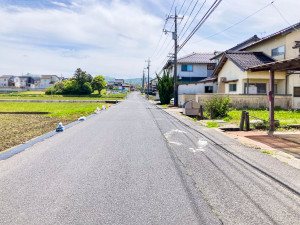 出雲市斐川町直江、土地の前面道路を含む現地写真画像です
