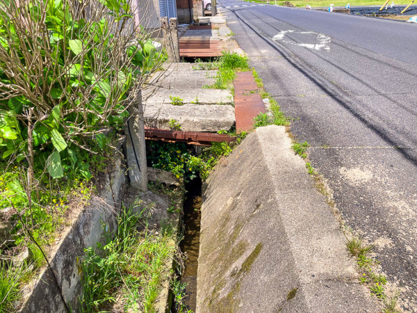 出雲市斐川町直江、土地の前面道路を含む現地写真画像です