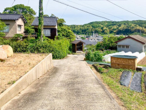 松江市矢田町、土地の前面道路を含む現地写真画像です