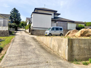 松江市矢田町、土地の前面道路を含む現地写真画像です