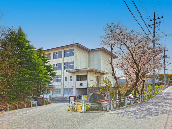松江市古志原、土地の小学校画像です