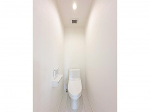 鳥取市賀露町南、新築一戸建てのトイレ画像です