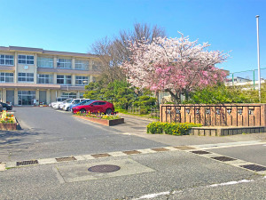 鳥取市賀露町南、新築一戸建ての中学校画像です
