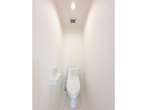 鳥取市賀露町南、新築一戸建てのトイレ画像です