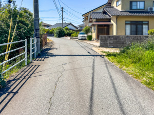 西伯郡伯耆町、土地の前面道路を含む現地写真画像です