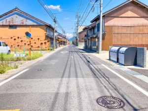 出雲市大津町、土地の前面道路を含む現地写真画像です