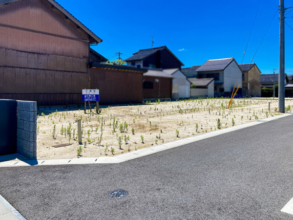 出雲市大津町、土地の前面道路を含む現地写真画像です