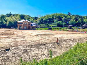 松江市法吉町、土地の前面道路を含む現地写真画像です