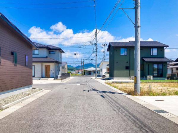 出雲市東福町、土地の前面道路を含む現地写真画像です