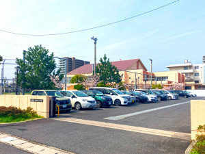 出雲市上塩冶町、土地の小学校画像です