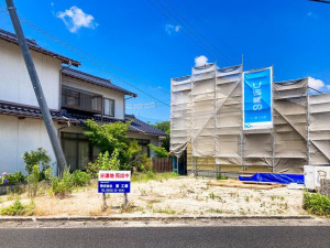 出雲市上塩冶町、土地の前面道路を含む現地写真画像です