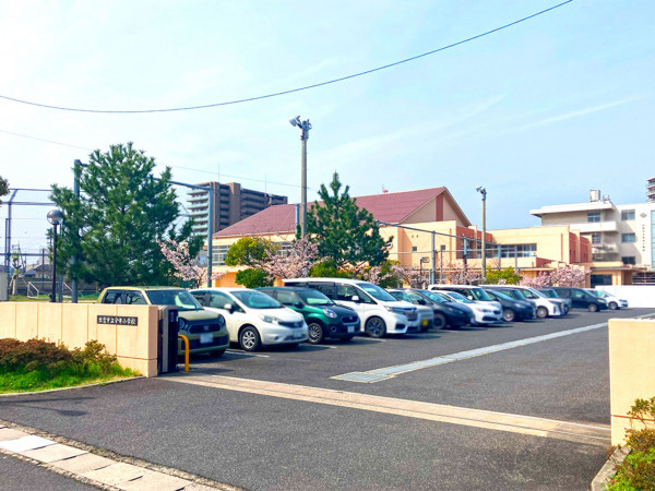 出雲市上塩冶町、土地の小学校画像です