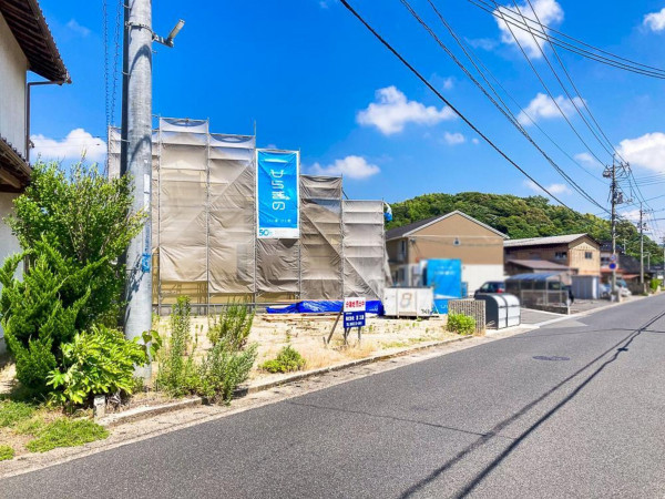 出雲市上塩冶町、土地の前面道路を含む現地写真画像です