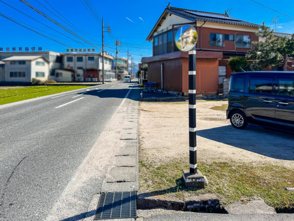 米子市中島、土地の前面道路を含む現地写真画像です