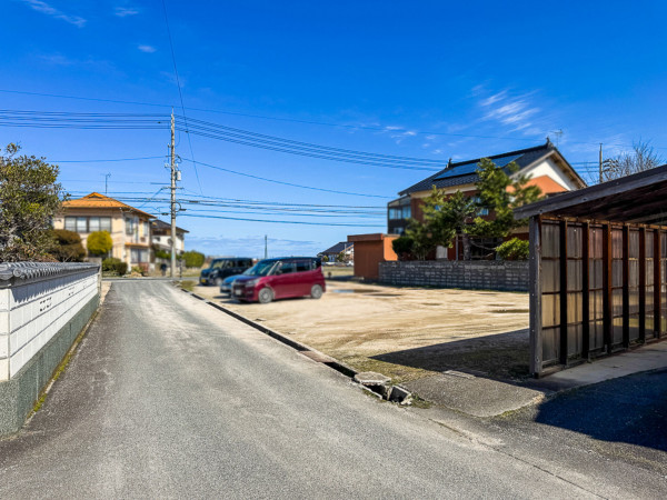 米子市中島、土地の前面道路を含む現地写真画像です
