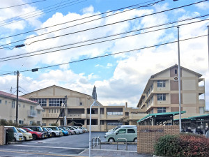 出雲市古志町、土地の中学校画像です
