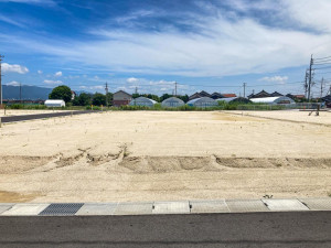 出雲市古志町、土地の前面道路を含む現地写真画像です