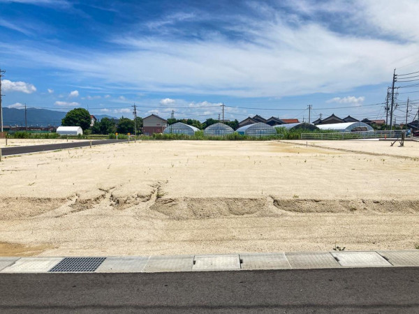 出雲市古志町、土地の前面道路を含む現地写真画像です