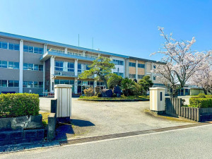 米子市熊党、土地の中学校画像です