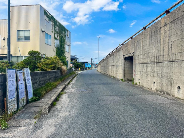 米子市熊党、土地の前面道路を含む現地写真画像です