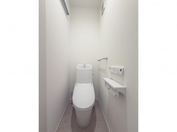松江市西川津町、新築一戸建てのトイレ画像です