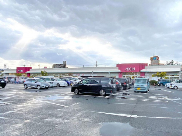 松江市西川津町、新築一戸建てのショッピングセンター画像です