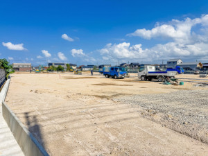 米子市河崎、土地の前面道路を含む現地写真画像です