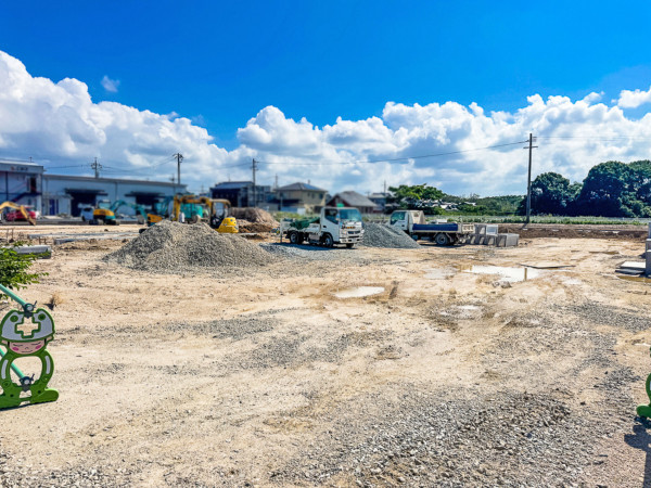 米子市河崎、土地の前面道路を含む現地写真画像です
