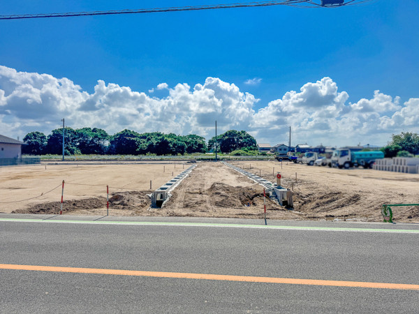 米子市河崎、土地の前面道路を含む現地写真画像です