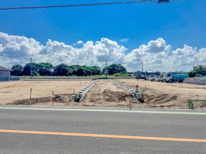 米子市河崎、土地の前面道路を含む現地写真画像です