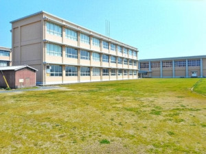 境港市中野町、新築一戸建ての中学校画像です