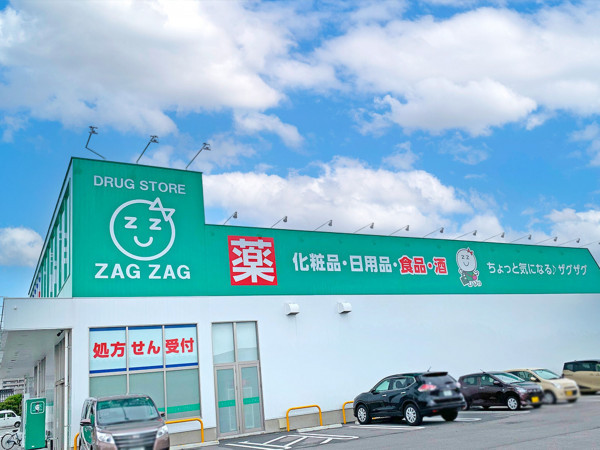 境港市中野町、新築一戸建てのドラッグストア画像です