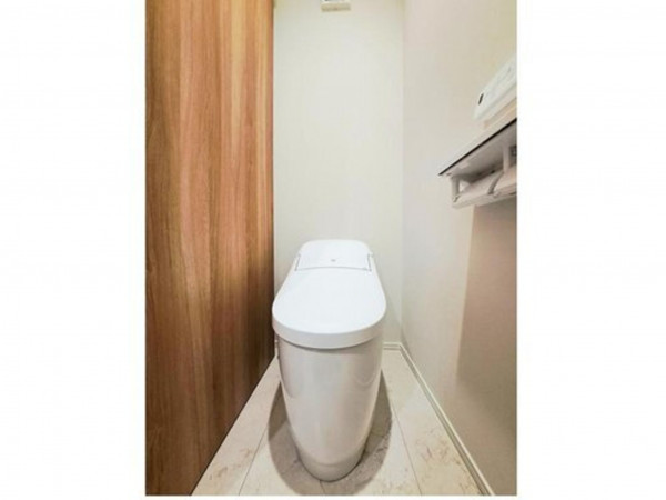 出雲市大津町、新築一戸建てのトイレ画像です