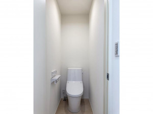 出雲市大津町、新築一戸建てのトイレ画像です