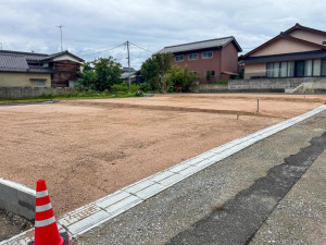米子市車尾、土地の前面道路を含む現地写真画像です