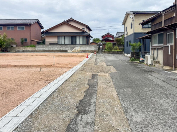 米子市車尾、土地の前面道路を含む現地写真画像です