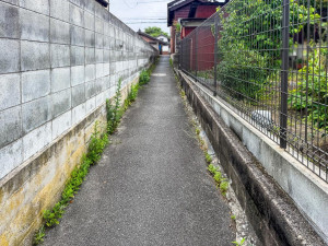 米子市車尾、土地の前面道路を含む現地写真画像です