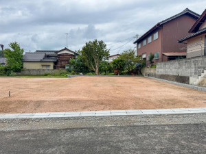 米子市車尾、土地の前面道路を含む現地写真画像です