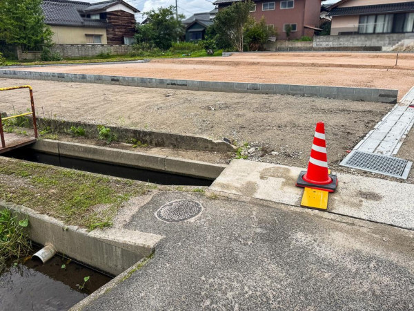 米子市車尾、土地の前面道路を含む現地写真画像です