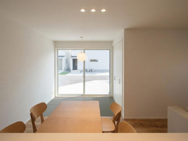 鳥取市湖山町南、新築一戸建ての居間画像です