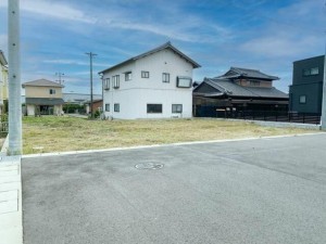 亀山市能褒野町、土地の画像です