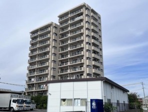 鈴鹿市南玉垣町、マンションの画像です