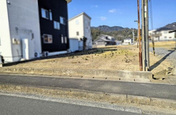 亀山市関町鷲山、土地の画像です